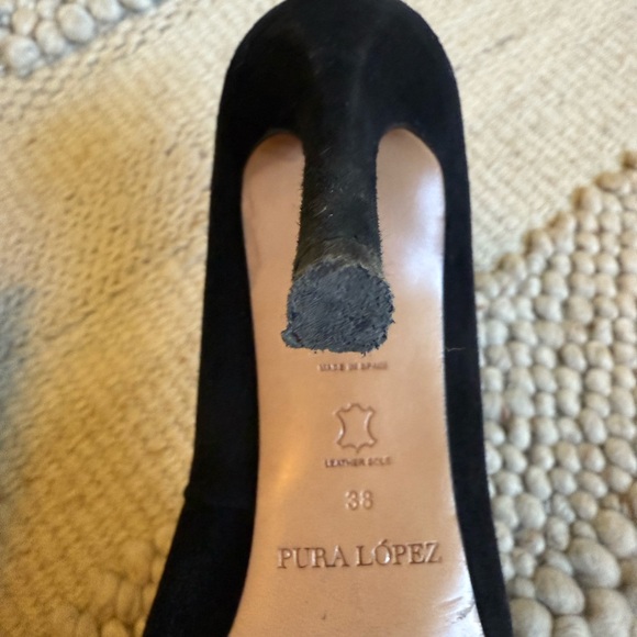 GUC - Pura Lopez Black Suede Heels - Picture 6 of 8